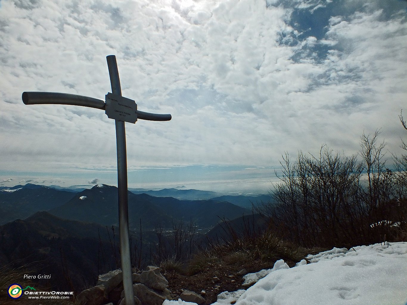 71 Croce Cima Podona con vista verso il Misma e la pianura....JPG